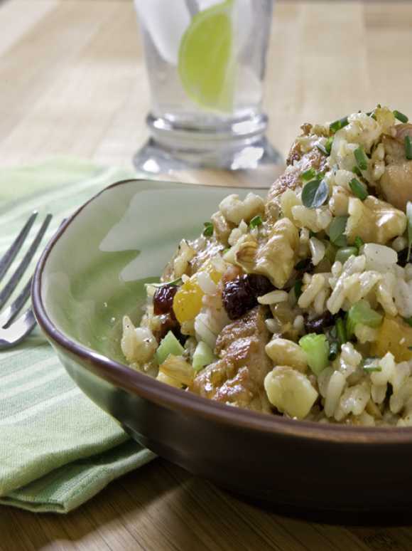 Hühnchenpfanne mit Reis und Walnüssen