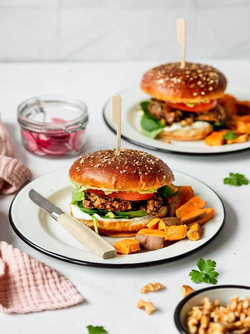 Veggie Burger mit Walnusspatty