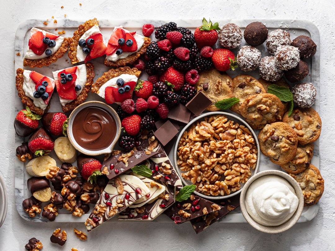 Süßes Charcuterie Board mit Walnüssen