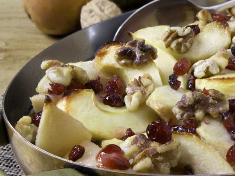 Gebackene Äpfel und Birnen mit Walnüssen