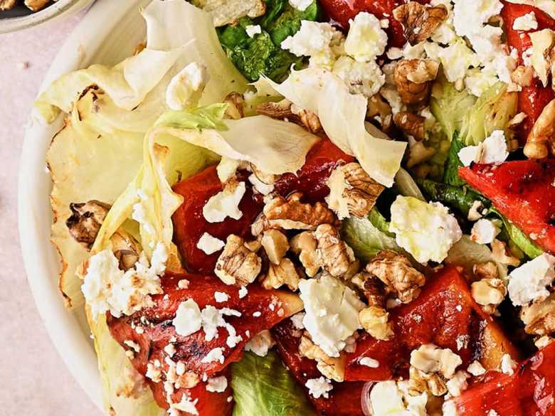 Gegrillter Wassermelonen-Romanasalat