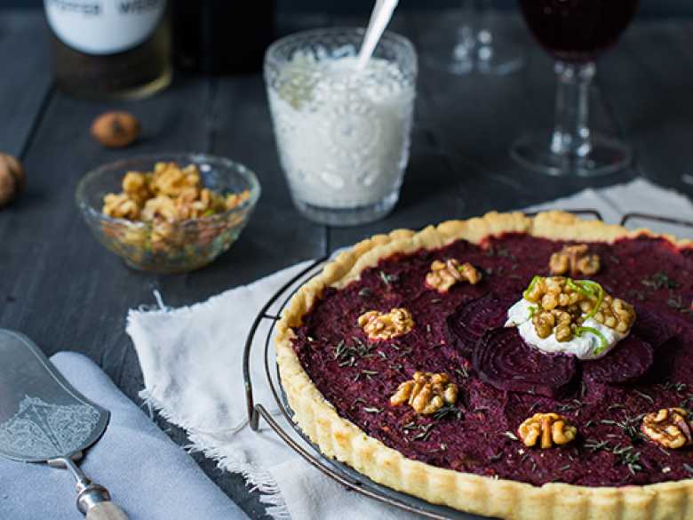 Rote Bete-Walnuss-Quiche mit Hackfleisch und Thymian-Ricotta 