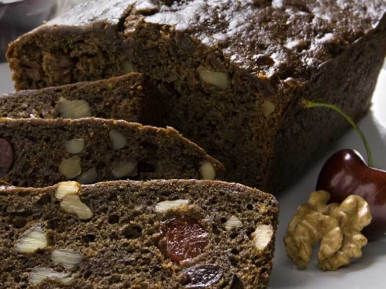 Schoko-Kirsch-Brot mit Walnüssen