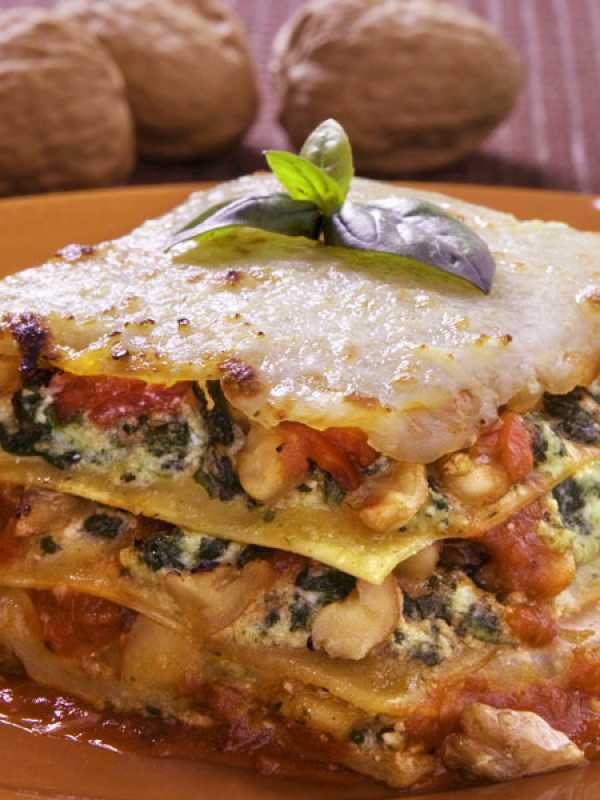 Spinatlasagne mit grünem Walnuss-Pesto