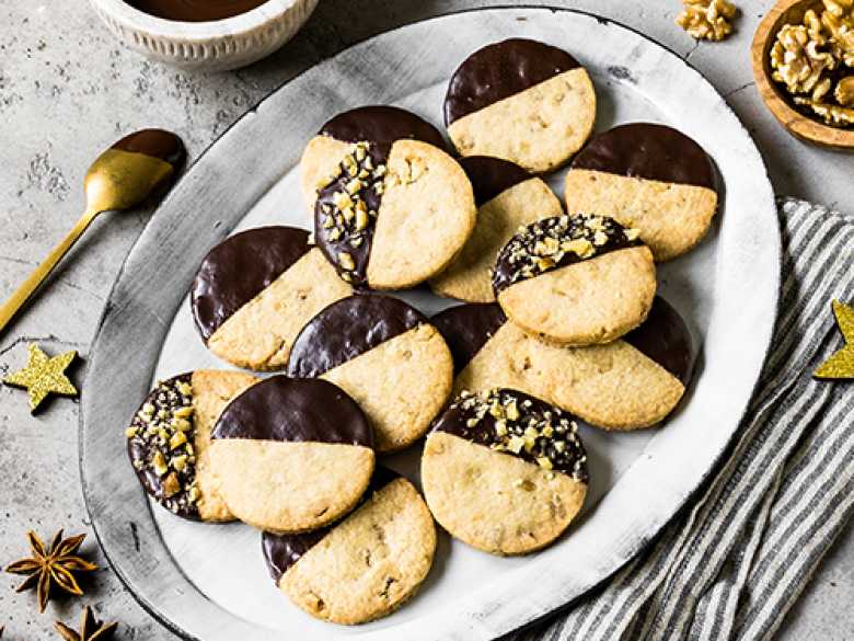 Gewürztes Walnuss Shortbread mit dunkler Schokolade